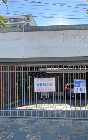 Casa à venda com 354m², 3 quartos e 4 vagas Casa à venda com 354m², 3 quartos e 4 vagasFachada