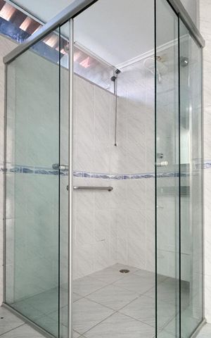 Casa à venda com 354m², 3 quartos e 4 vagas Casa à venda com 354m², 3 quartos e 4 vagasBanheiro Social