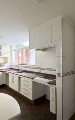 Casa à venda com 354m², 3 quartos e 4 vagas Casa à venda com 354m², 3 quartos e 4 vagasCozinha