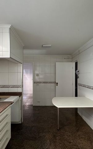 Casa à venda com 354m², 3 quartos e 4 vagas Casa à venda com 354m², 3 quartos e 4 vagasCozinha