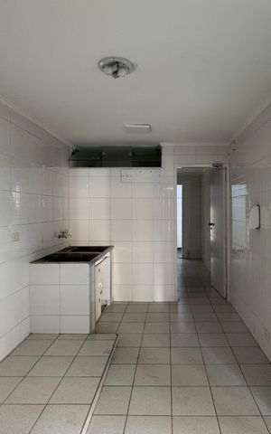 Casa à venda com 354m², 3 quartos e 4 vagas Casa à venda com 354m², 3 quartos e 4 vagasÁrea de Serviço