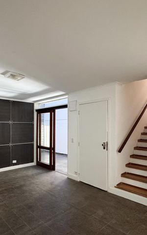 Casa à venda com 354m², 3 quartos e 4 vagas Casa à venda com 354m², 3 quartos e 4 vagasSala