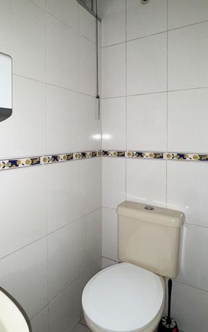 Casa à venda com 354m², 3 quartos e 4 vagas Casa à venda com 354m², 3 quartos e 4 vagasBanheiro de serviço
