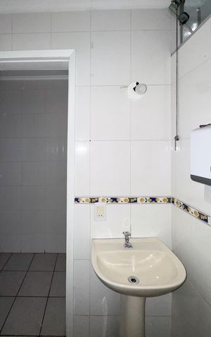 Casa à venda com 354m², 3 quartos e 4 vagas Casa à venda com 354m², 3 quartos e 4 vagasBanheiro de serviço