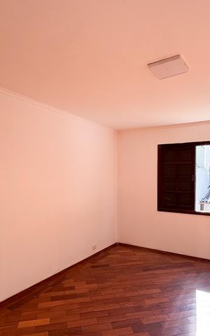 Casa à venda com 354m², 3 quartos e 4 vagas Casa à venda com 354m², 3 quartos e 4 vagasQuarto 2
