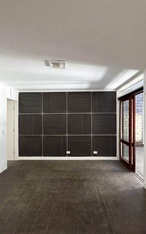 Casa à venda com 354m², 3 quartos e 4 vagas Casa à venda com 354m², 3 quartos e 4 vagasSala