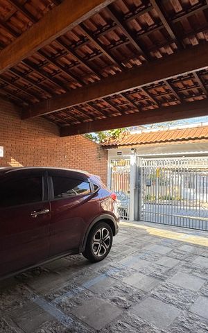 Casa à venda com 354m², 3 quartos e 4 vagas Casa à venda com 354m², 3 quartos e 4 vagasGaragem