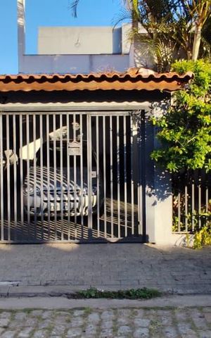Casa à venda com 170m², 3 quartos e 2 vagasFachada