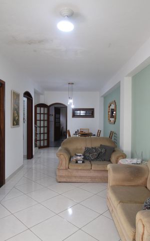 Casa à venda com 170m², 3 quartos e 2 vagasSala