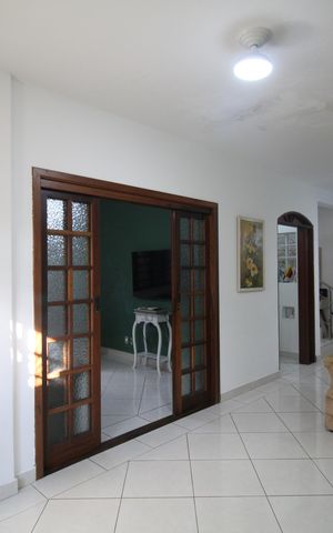 Casa à venda com 170m², 3 quartos e 2 vagasSala
