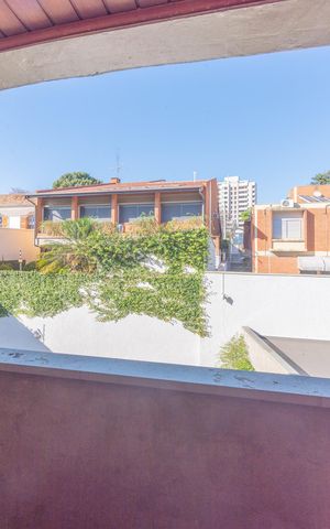 Casa à venda com 600m², 7 quartos e 6 vagas Casa à venda com 600m², 7 quartos e 6 vagasSacada da Suíte 2