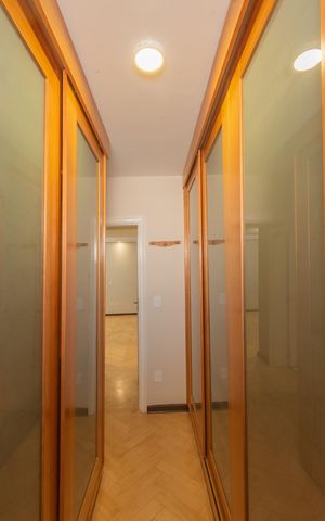 Casa à venda com 600m², 7 quartos e 6 vagas Casa à venda com 600m², 7 quartos e 6 vagasCloset da Suíte 3