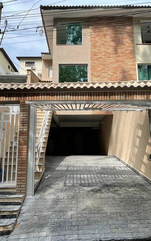 Casa à venda com 250m², 3 quartos e 4 vagasFachada