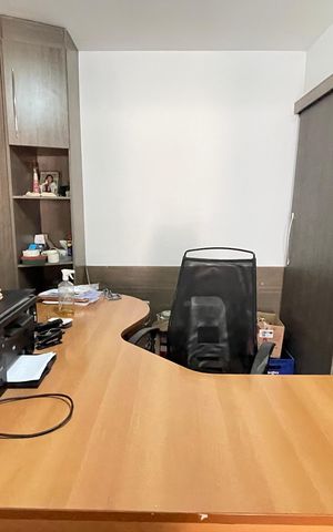 Casa à venda com 250m², 3 quartos e 4 vagasEscritório 