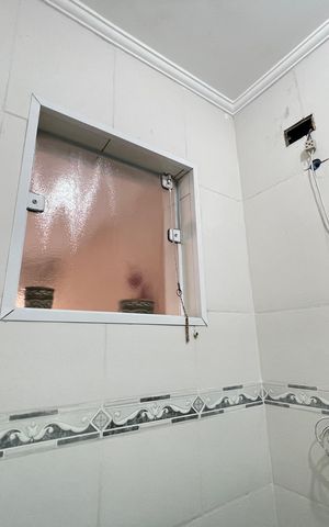 Casa à venda com 250m², 3 quartos e 4 vagasBanheiro 4