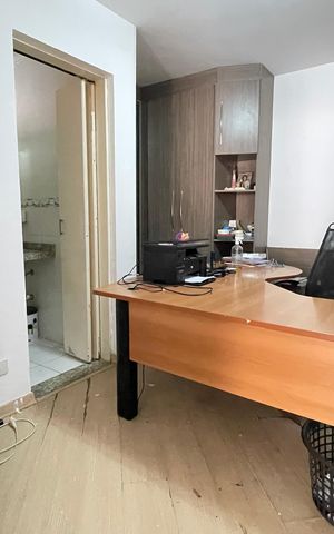 Casa à venda com 250m², 3 quartos e 4 vagasEscritório 
