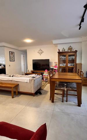 Apartamento à venda com 139m², 3 quartos e 2 vagas Apartamento à venda com 139m², 3 quartos e 2 vagasSala