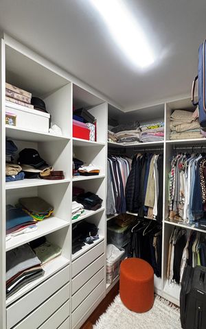 Apartamento à venda com 160m², 3 quartos e 3 vagas Apartamento à venda com 160m², 3 quartos e 3 vagasSuite 1 Closet