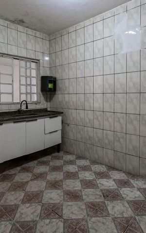 Casa para alugar com 55m², 1 quarto e sem vaga