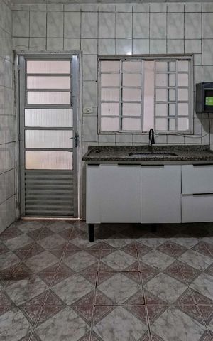 Casa para alugar com 55m², 1 quarto e sem vaga