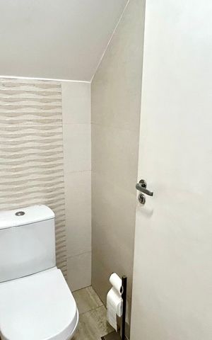 Casa à venda com 200m², 4 quartos e 3 vagas Casa à venda com 200m², 4 quartos e 3 vagasLavabo