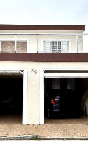Casa à venda com 200m², 4 quartos e 3 vagas Casa à venda com 200m², 4 quartos e 3 vagasFachada da Casa
