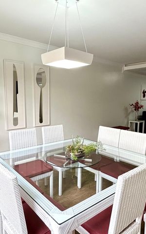Casa à venda com 200m², 4 quartos e 3 vagas Casa à venda com 200m², 4 quartos e 3 vagasCozinha