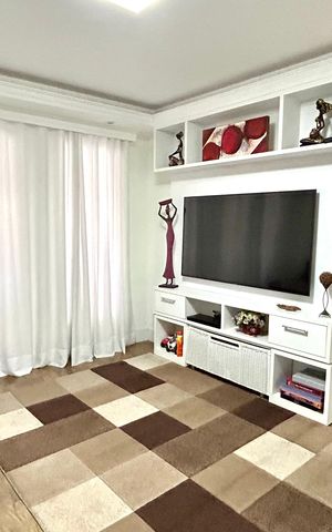 Casa à venda com 200m², 4 quartos e 3 vagas Casa à venda com 200m², 4 quartos e 3 vagasSala