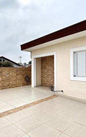 Casa à venda com 200m², 4 quartos e 3 vagas Casa à venda com 200m², 4 quartos e 3 vagasSacada da suíte 3