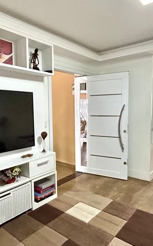 Casa à venda com 200m², 4 quartos e 3 vagas Casa à venda com 200m², 4 quartos e 3 vagasSala
