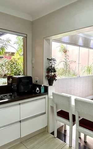 Casa à venda com 200m², 4 quartos e 3 vagas Casa à venda com 200m², 4 quartos e 3 vagasCozinha
