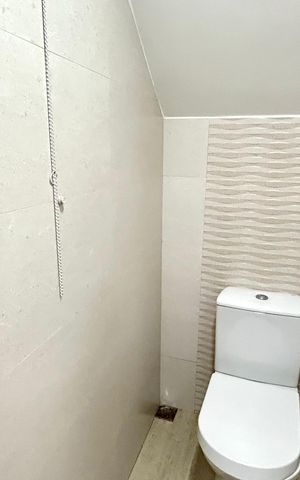 Casa à venda com 200m², 4 quartos e 3 vagas Casa à venda com 200m², 4 quartos e 3 vagasLavabo