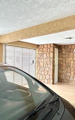Casa à venda com 200m², 4 quartos e 3 vagas Casa à venda com 200m², 4 quartos e 3 vagasGaragem