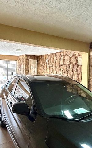 Casa à venda com 200m², 4 quartos e 3 vagas Casa à venda com 200m², 4 quartos e 3 vagasGaragem