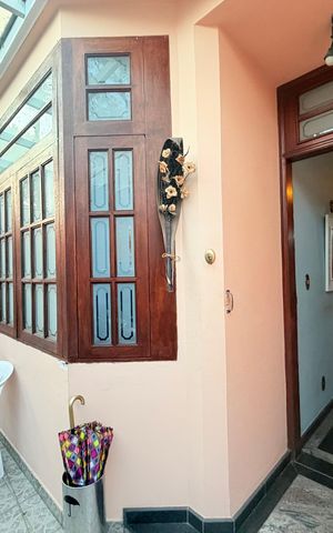 Casa à venda com 244m², 5 quartos e 4 vagas Casa à venda com 244m², 5 quartos e 4 vagasGaragem