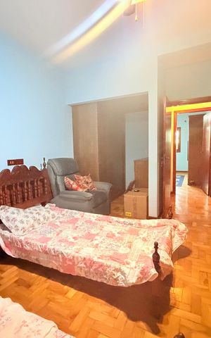Casa à venda com 244m², 5 quartos e 4 vagas Casa à venda com 244m², 5 quartos e 4 vagasQuarto 3