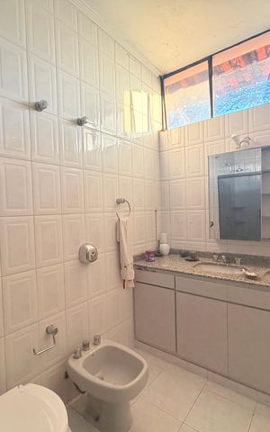 Casa à venda com 244m², 5 quartos e 4 vagas Casa à venda com 244m², 5 quartos e 4 vagasBanheiro 3