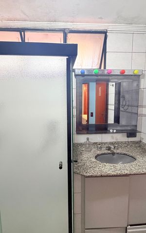 Casa à venda com 244m², 5 quartos e 4 vagas Casa à venda com 244m², 5 quartos e 4 vagasBanheiro 4