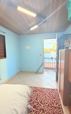 Casa à venda com 244m², 5 quartos e 4 vagas Casa à venda com 244m², 5 quartos e 4 vagasQuarto 4