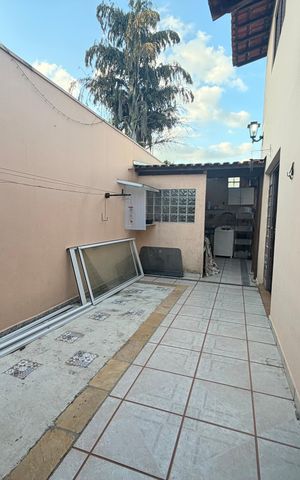 Casa à venda com 244m², 5 quartos e 4 vagas Casa à venda com 244m², 5 quartos e 4 vagasLavanderia