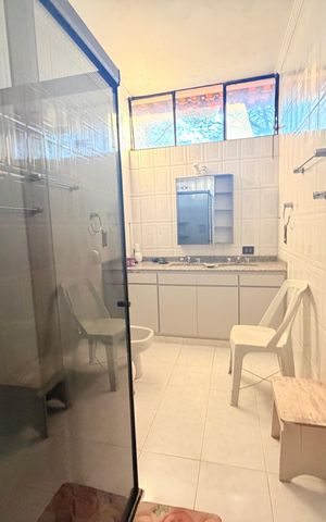 Casa à venda com 244m², 5 quartos e 4 vagas Casa à venda com 244m², 5 quartos e 4 vagasBanheiro 3