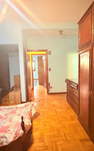 Casa à venda com 244m², 5 quartos e 4 vagas Casa à venda com 244m², 5 quartos e 4 vagasQuarto 3
