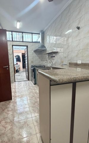 Casa à venda com 244m², 5 quartos e 4 vagas Casa à venda com 244m², 5 quartos e 4 vagasCozinha