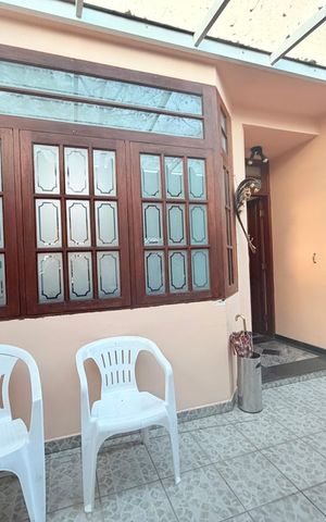 Casa à venda com 244m², 5 quartos e 4 vagas Casa à venda com 244m², 5 quartos e 4 vagasGaragem