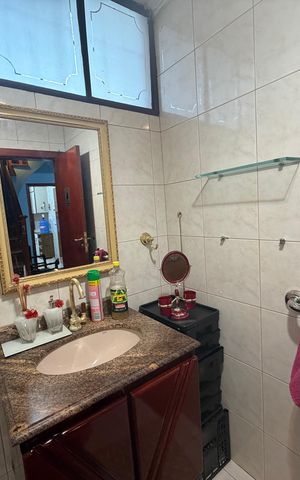 Casa à venda com 244m², 5 quartos e 4 vagas Casa à venda com 244m², 5 quartos e 4 vagasBanheiro 2