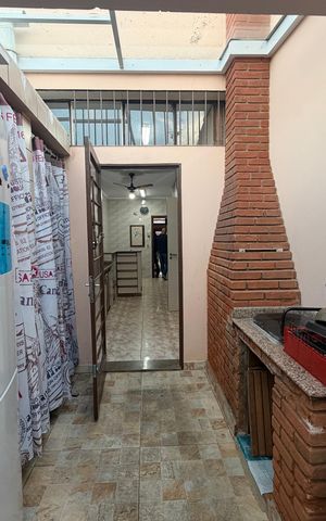 Casa à venda com 244m², 5 quartos e 4 vagas Casa à venda com 244m², 5 quartos e 4 vagasCozinha