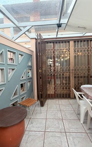 Casa à venda com 244m², 5 quartos e 4 vagas Casa à venda com 244m², 5 quartos e 4 vagasEspaço Gourmet