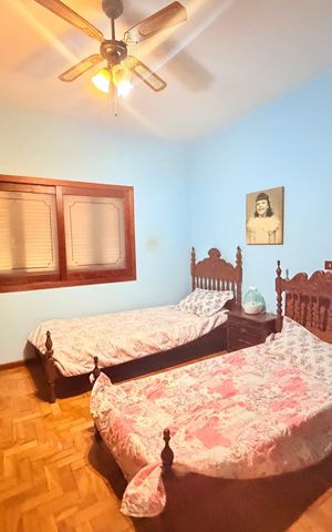 Casa à venda com 244m², 5 quartos e 4 vagas Casa à venda com 244m², 5 quartos e 4 vagasQuarto 3