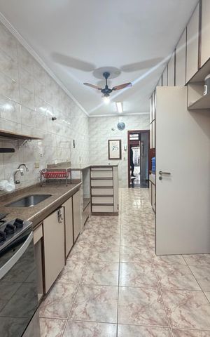 Casa à venda com 244m², 5 quartos e 4 vagas Casa à venda com 244m², 5 quartos e 4 vagasCozinha