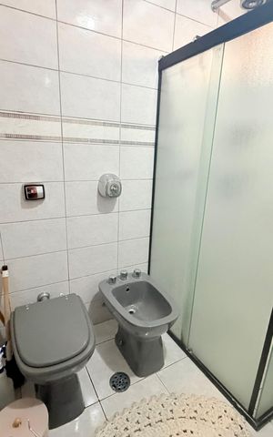 Casa à venda com 244m², 5 quartos e 4 vagas Casa à venda com 244m², 5 quartos e 4 vagasBanheiro 4